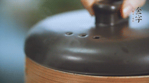 水開后轉中火蒸50-60分鐘。