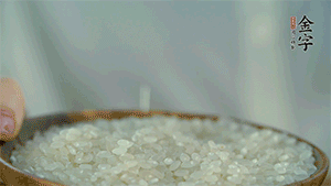 大米、糯米混合上電飯鍋蒸熟。