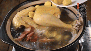 出國(guó)前加少許鹽，撒上蔥花即可。