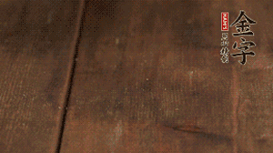 小玉米洗凈，對切。