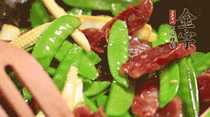 出鍋前加少許鹽調味就可以啦！