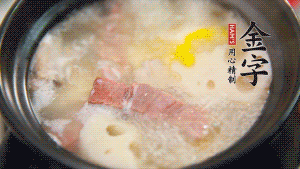 出鍋前加適量鹽調(diào)味，撒香菜點綴就可以啦。