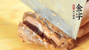 金字鹵牛肉切成小粒。