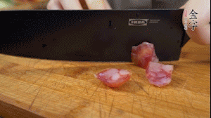 【餡料】3.金字土香腸、香菇切小丁。