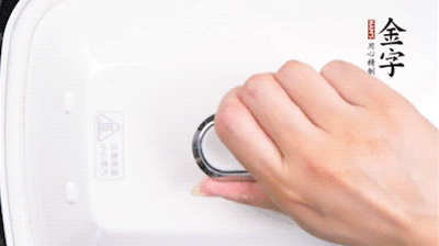 大火煮開(kāi)后，再上鍋中火蒸20分鐘，出鍋后撒上蔥花。