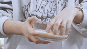 大米提前放浸泡1小時。