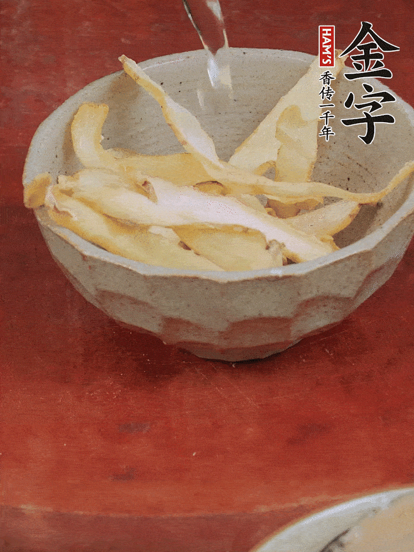 玉竹、花菇分別清水泡發(fā)。