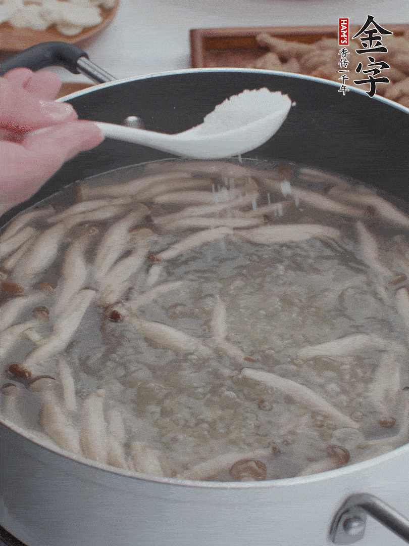 1勺鹽、一點胡椒粉調味。