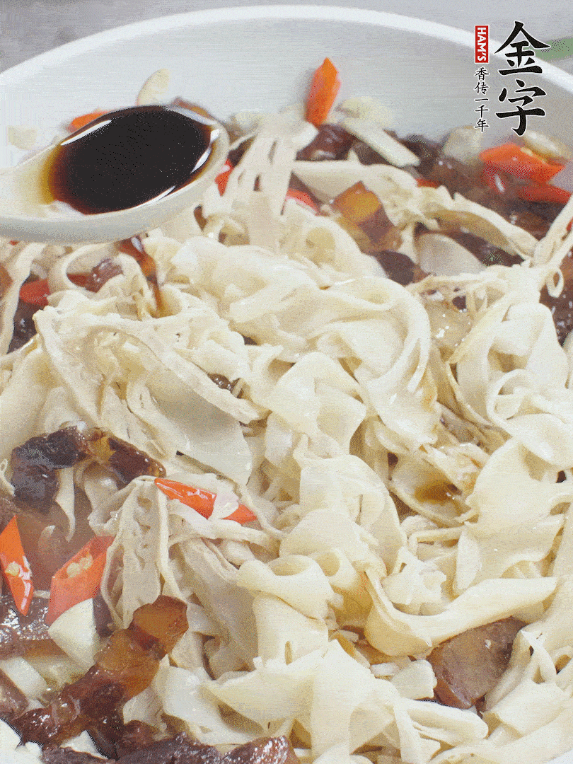 下糯米筍，淋一點(diǎn)生抽、蠔油調(diào)味。