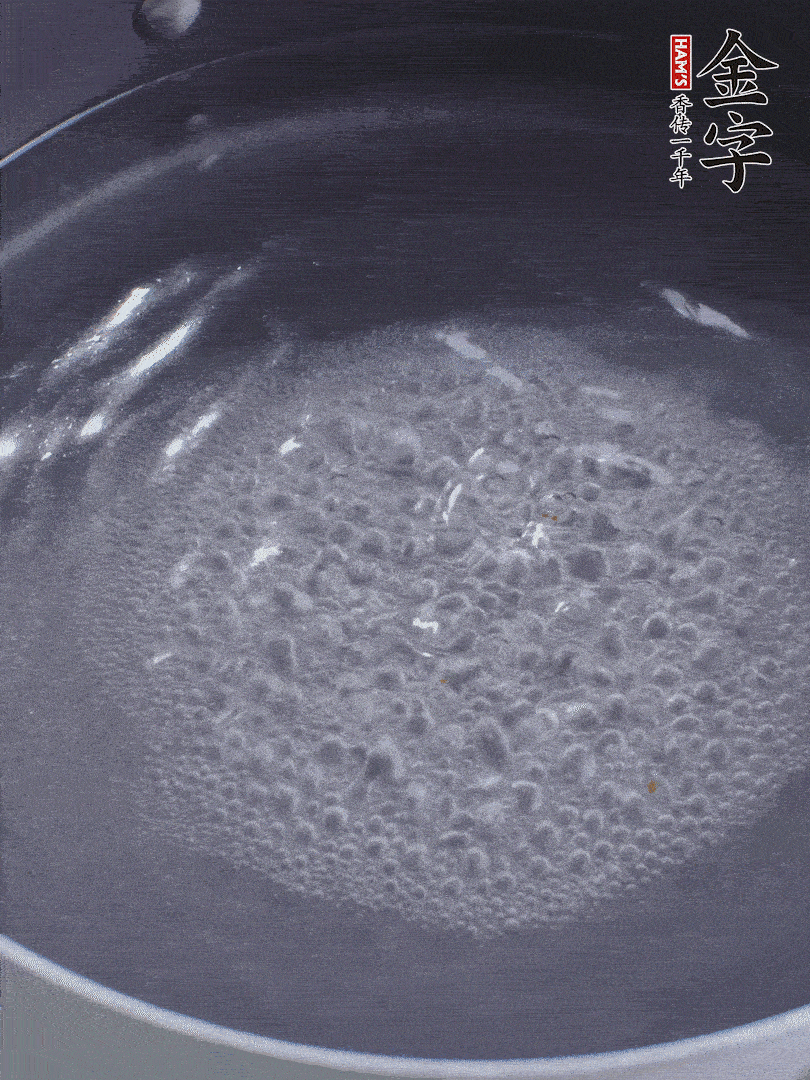 金字醬油肉煮熟切小塊。