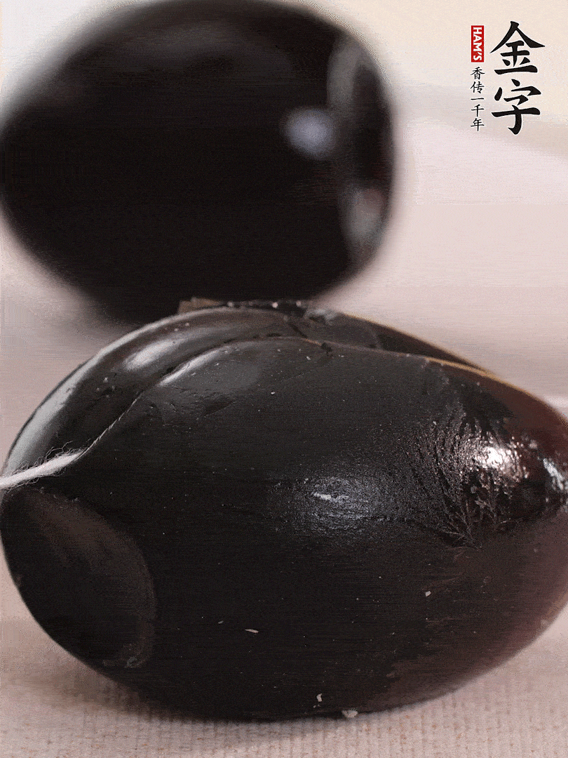 娃娃菜金針菇去跟洗凈，皮蛋改刀。