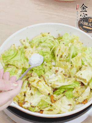 一點(diǎn)鹽、糖調(diào)味。