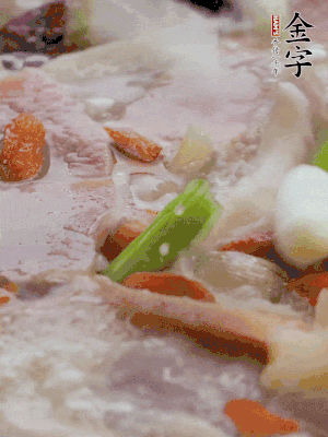 最后下枸杞、蒜白。