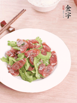 一小撮糖調(diào)味。