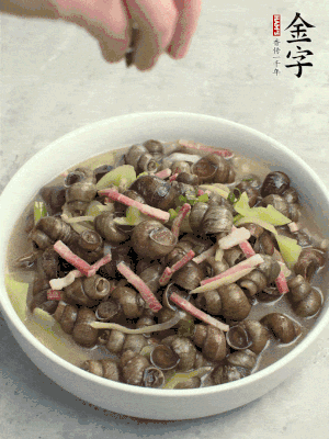 出鍋，撒點蔥花。