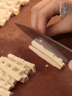 春筍、香菇分別切丁。