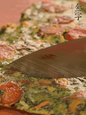 小火煎3分鐘后翻面，蓋蓋兒燜2分鐘。