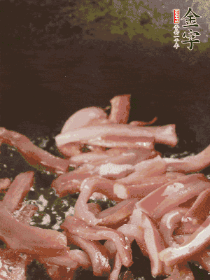 再放豌豆苗翻炒均勻。