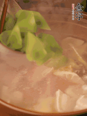 再加入焯水過的百葉結(jié)、萵筍塊燉15-20分鐘。