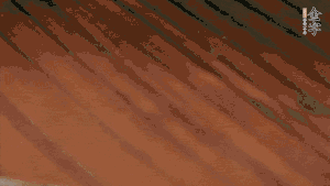 待水沸騰，煮到湯圓浮起，碗中加點(diǎn)豬油、生抽、蔥花就可以了。