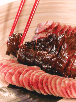 香腸、醬肉適合切片、醬鴨適合切塊。