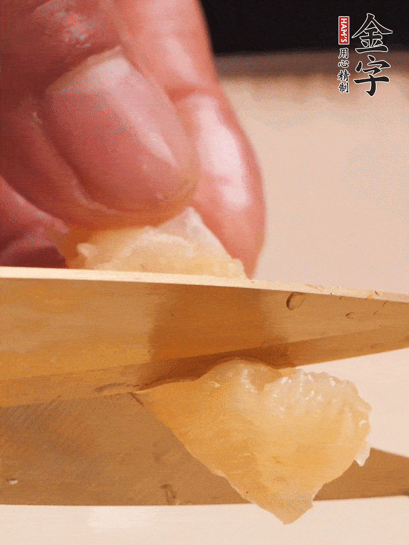 取出放入清水中，清洗表面，再剪成小段