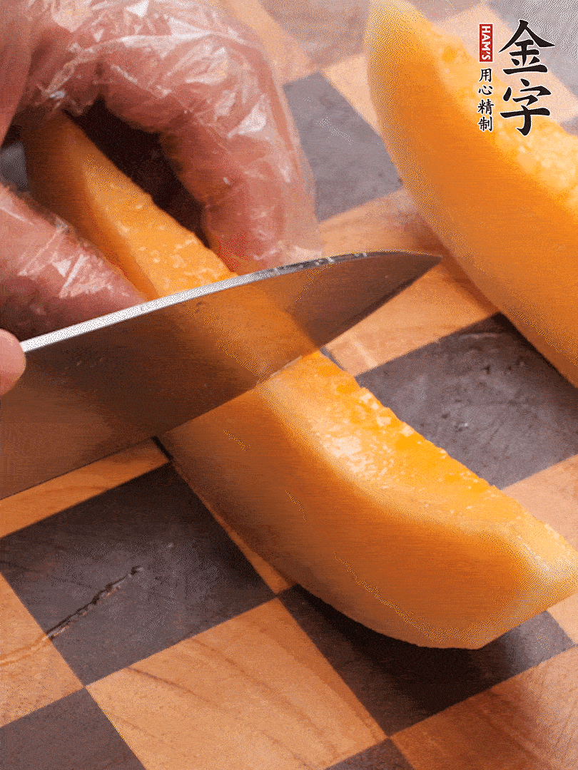 火腿包裹哈密瓜，按圓形擺放