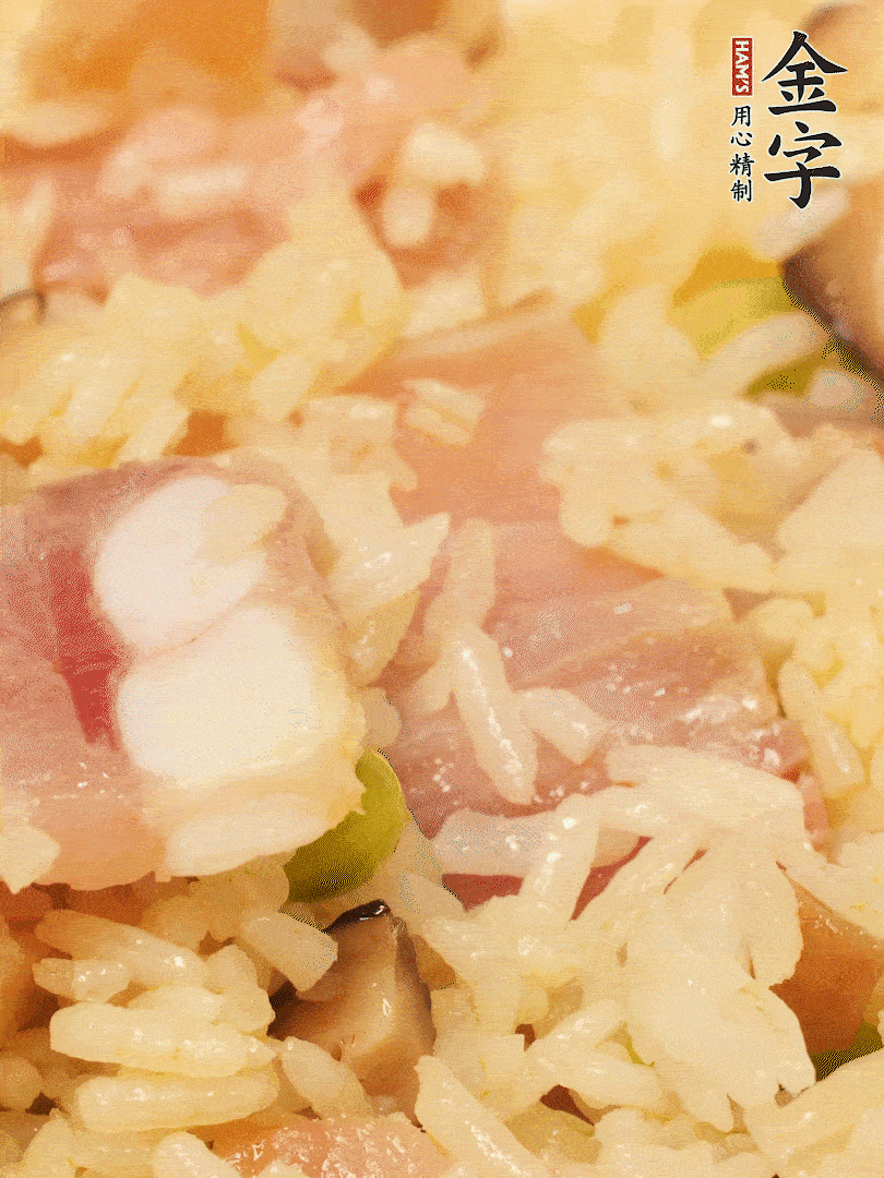 下米飯、蝦米繼續(xù)翻炒