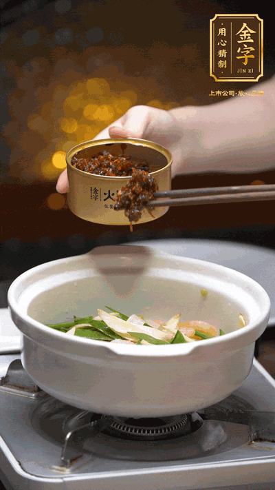 蝦仁、XO醬，猛火翻炒均勻