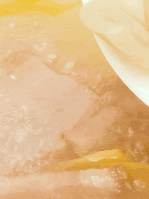 金字咸肉、火腿、春筍 通通放入鍋中小煮30分鐘