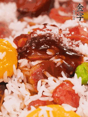 調(diào)醬汁，把蠔油：生抽：老抽：香油按1:2:1:0.5的比例。