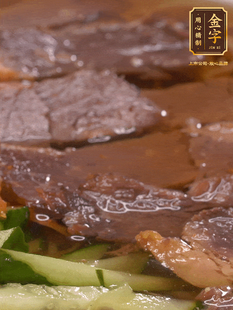 養(yǎng)麥冷面，涼水中清洗浸泡5分鐘，沸水中煮3分鐘，涼水漂洗沖涼