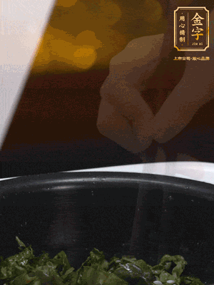 煮飯鍵開煮，根據(jù)個(gè)人口味加鹽