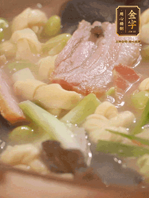 最后加一點(diǎn)蠔油、雞精調(diào)味