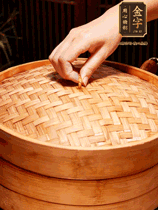 麻辣香腸蒸10分鐘，切成片，蒜苗切斜段，姜蒜干辣椒小米椒切碎