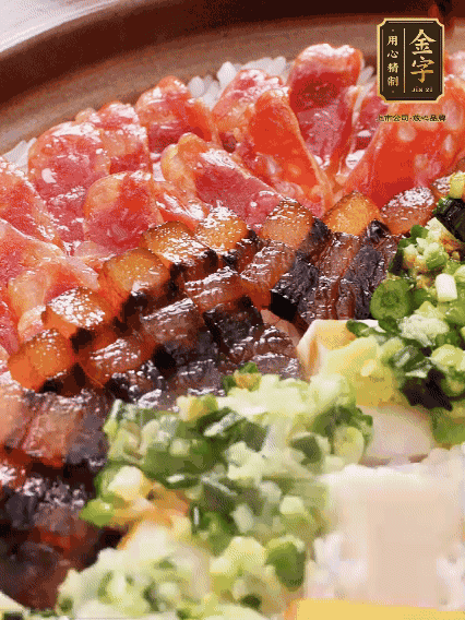 淋上蔥姜醬和少許醬油，攪拌均勻