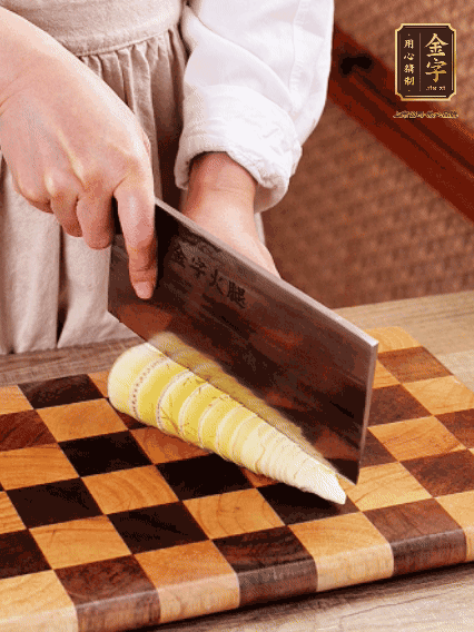 春筍切片，焯水1分鐘