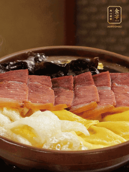 最后胡椒粉調(diào)味，撒小蔥花點(diǎn)綴