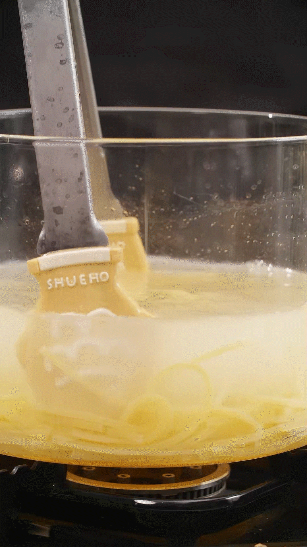 將意面煮熟，到自己喜歡的熟度。撈出過冷水，瀝干
