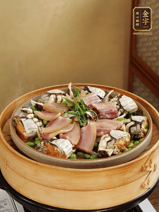 上鍋蒸15分鐘后，放蔥絲，潑熱油