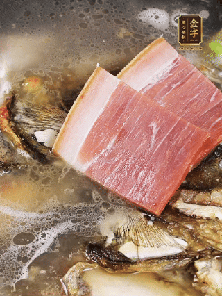 大火燒開，大火煮10~15分鐘。放入切好的豆腐，再煮5分鐘大火燒開，大火煮10~15分鐘。放入切好的豆腐，再煮5分鐘